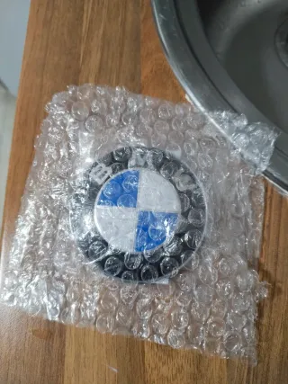 Insignia BMW 82mm Capó Maletero nueva a estrenar