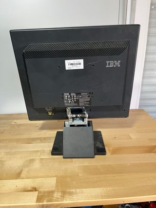 Monitor IBM ThinkVision Nero