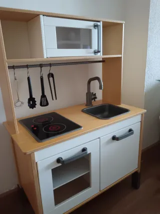 Cocinita Infantil IKEA con accesorios