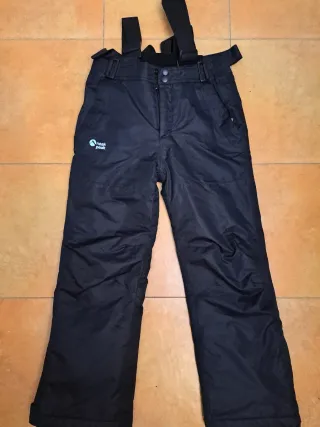 Pantalón de esquí niño negro con tirantes. Talla 8