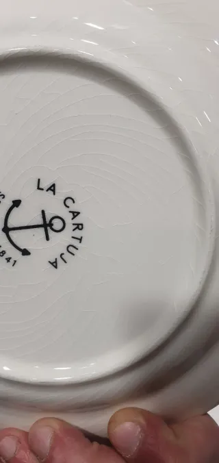 Platos La Cartuja blancos con borde rojo