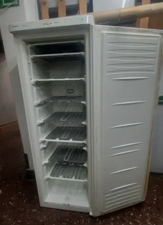 Congelador vertical blanco