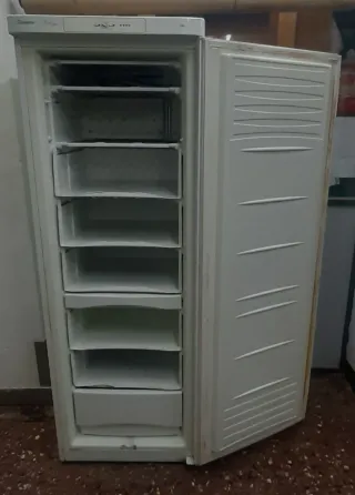 Congelador vertical blanco