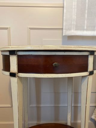 Mesita auxiliar ovalada con cajón