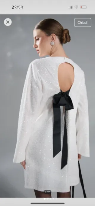 Abito corto bianco con paillettes