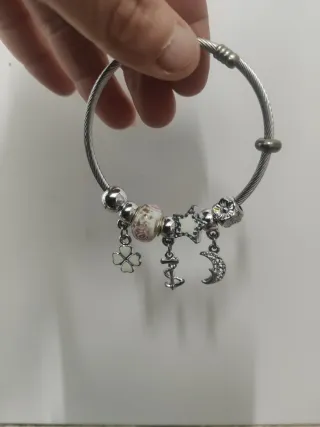 Pulsera infantil con charms