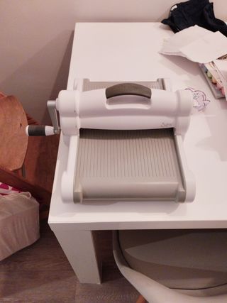 Troqueladora Sizzix Big Shot Plus y accesorios