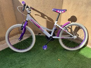 Bicicleta Infantil Niña Morada y Blanca