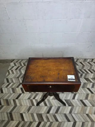 Mesita auxiliar antigua estilo Louis Philippe