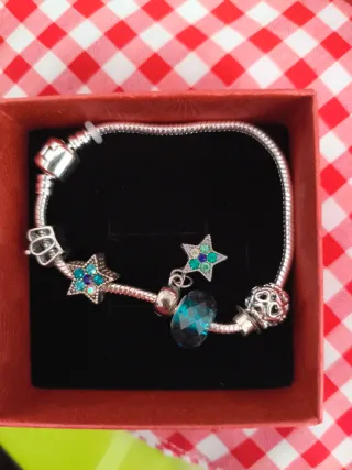 Pulsera plata con charms