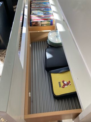 Mueble TV blanco con cajón