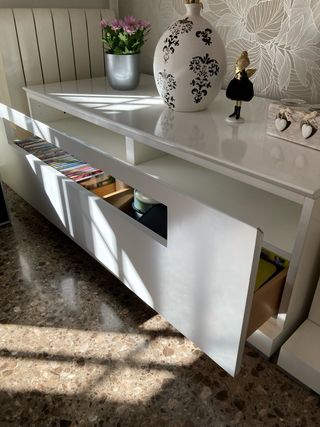 Mueble TV blanco con cajón