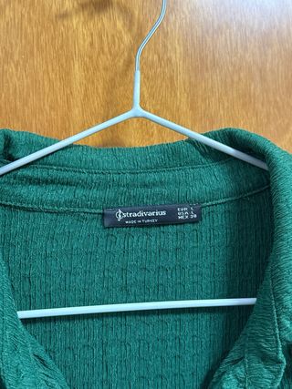 Camisa Stradivarius fruncida verde talla L