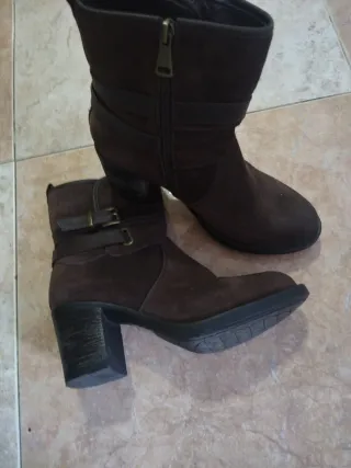 Botines de ante marrones talla 38