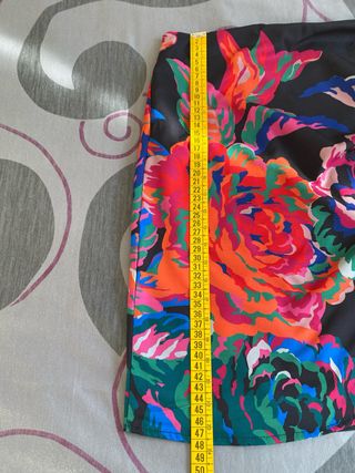 Falda floral negra talla L