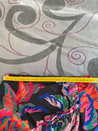 Falda floral negra talla L