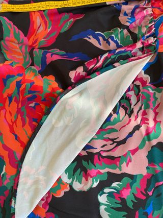 Falda floral negra talla L