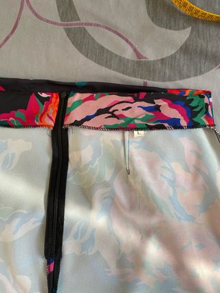 Falda floral negra talla L