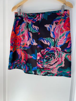 Falda floral negra talla L
