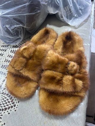 Pantofole in pelliccia marrone