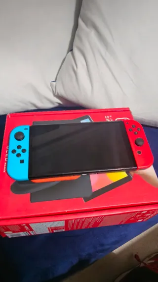 Nintendo Switch OLED Blu e Arancione