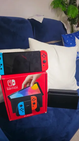 Nintendo Switch OLED Blu e Arancione