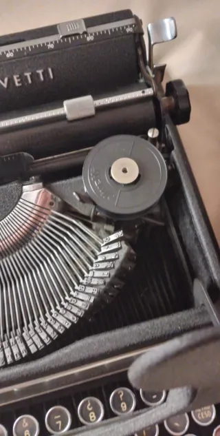 Máquina de escribir Hispano Olivetti Studio 46