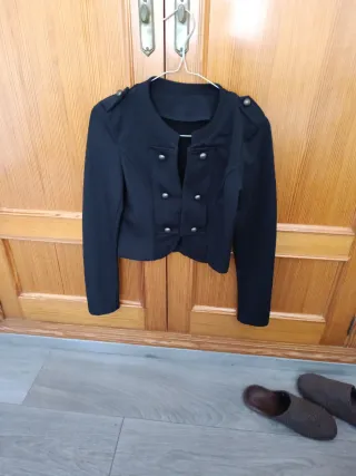 Chaqueta militar negra
