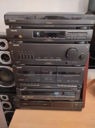 Equipo de música Philips con 2 altavoces