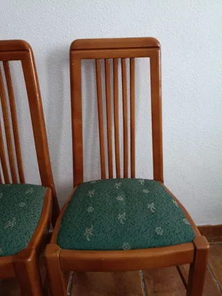 Juego de 2 sillas de madera