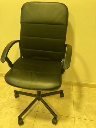 Silla de oficina ergonómica negra