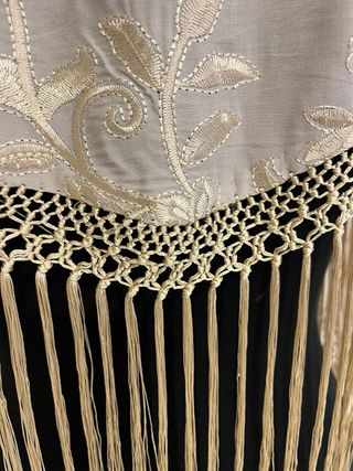 Mantoncillo Flamenca Bordado Dorado