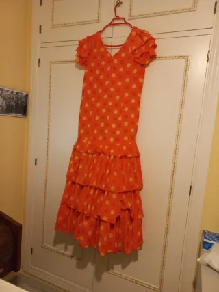 Traje de flamenca naranja con lunares