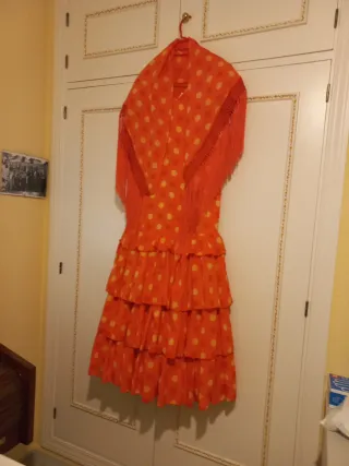 Traje de flamenca naranja con lunares