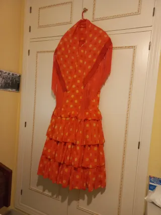 Traje de flamenca naranja con lunares