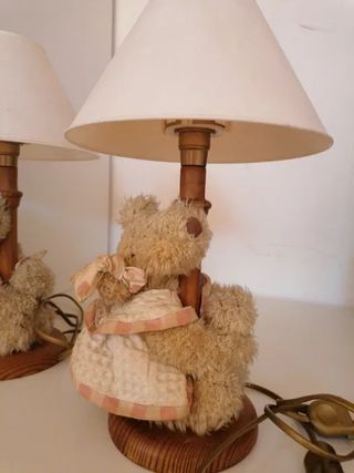 Candeeiros e cabide madeira quarto criança