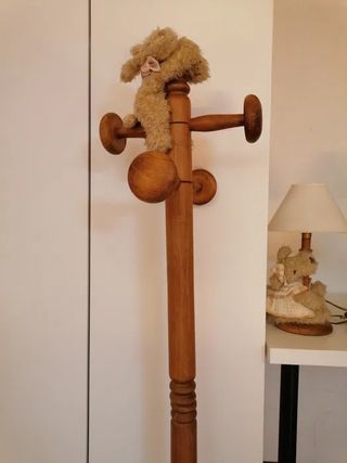 Candeeiros e cabide madeira quarto criança