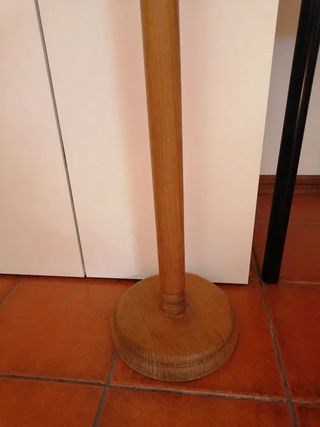 Candeeiros e cabide madeira quarto criança