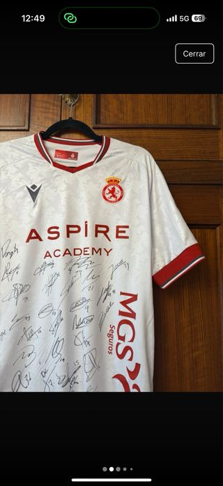 Camiseta Cultural y Deportiva Leonesa firmada