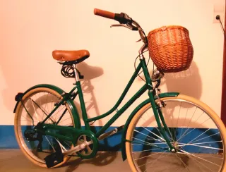 Bicicleta Urbana Verde con Cesta
