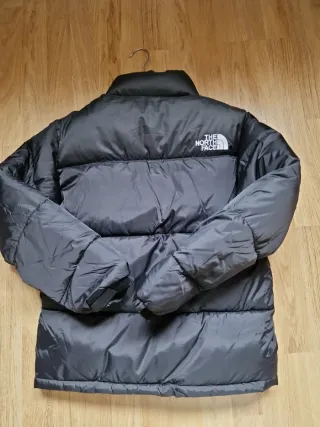 Abrigo bomber acolchado y bordado