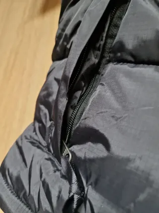 Abrigo bomber acolchado y bordado