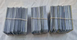 Lote 638 cartas Pokémon y caja metal