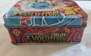 Lote 638 cartas Pokémon y caja metal