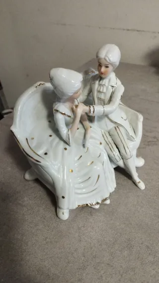 Statuina Capodimonte Coppia Romantica