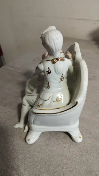 Statuina Capodimonte Coppia Romantica