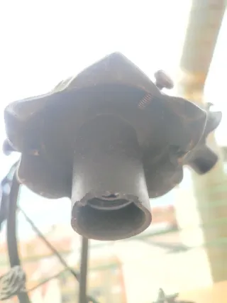 Lámpara de bronce con figura de mujer