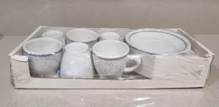 Juego de 7 tazas grandes con plato. Unos 350ml.