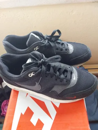 Zapatillas Nike Negras y Grises