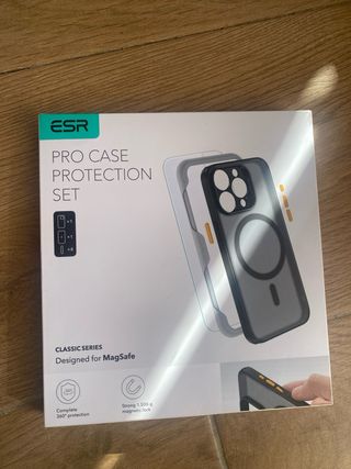 Pack Protección iPhone 15 Pro: ESR y Spigen